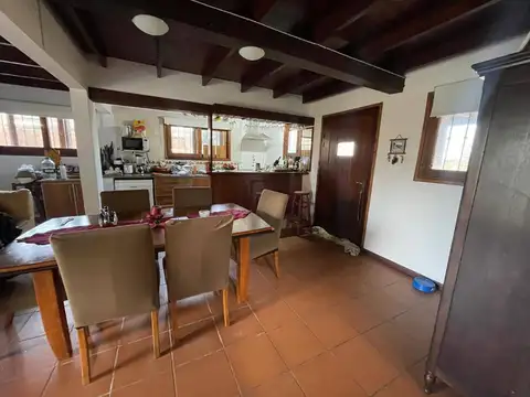 Casa 5 ambientes con 3 baños