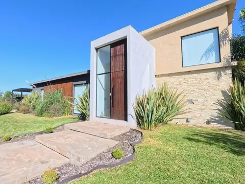 Casa en Venta con gran parque y pileta - Barrio San Matias, Escobar