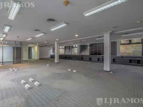 Oficina en Venta con 21 cocheras