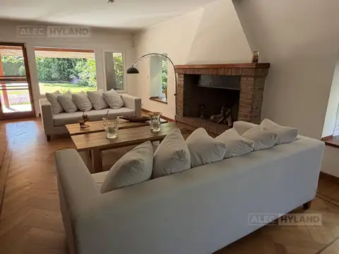 Casa en Venta con 4 cocheras