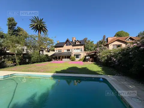 Excelente casa en venta, en zona Casuarinas de Lomas de San Isidro