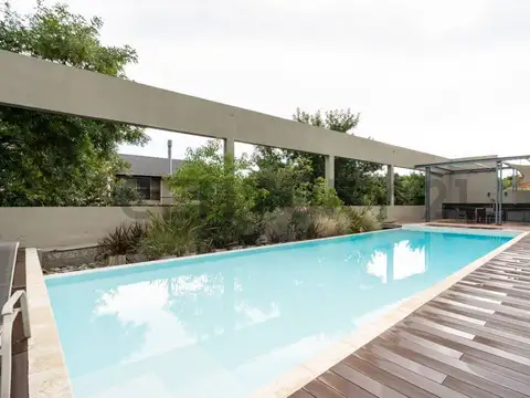 VENTA DEPARTAMENTO  COLEGIALES 83m2 FRENTE CON BALCÓN APTO PROFESIONAL