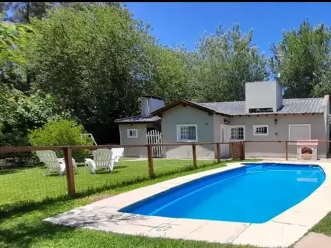 Casa 5 ambientes con 2 baños