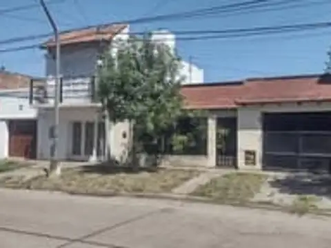 RIVADAVIA 7755 - VENTA CASA 1 DORMITORIO