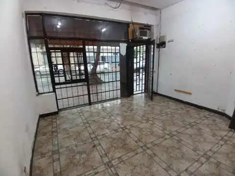 Av. Segurola al 600 casi Moron , Piso 0