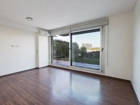Avenida del Puerto 100 , Piso 0