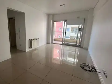 ¡ALQUILER DE CATEGORÍA EN RAMOS MEJÍA! 2 Ambientes con Cochera y Baulera