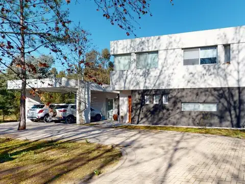 Casa en venta - 3 Dormitorios 3 Baños - Club Miralagos
