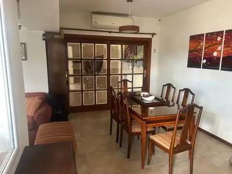 Depto Tipo Casa 4 ambientes con 2 baños