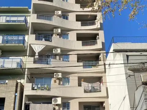 Deparetamento de 2 ambientes impecable, con SUM