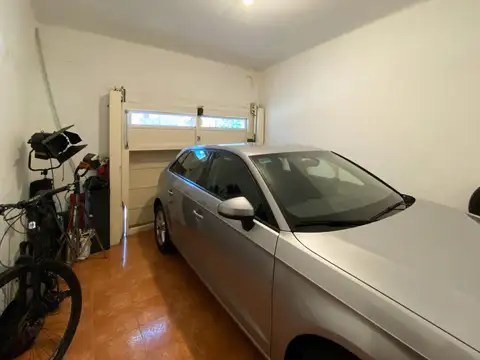 Casa 6 ambientes con 2 baños