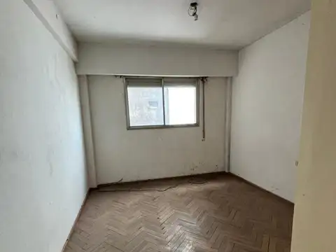 VENTA AMPLIO DEPTO 2 DORMITORIOS A RESTAURAR