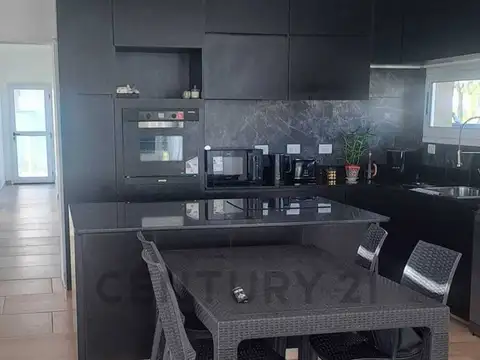 Miralagos II, Club de Campo y Spa. Casa de 3 dormitorios en venta