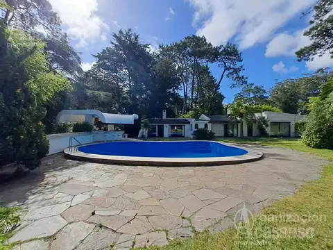 Casa - San Rafael - 4 dormitorios - 3 baños - piscina parrilla jardin