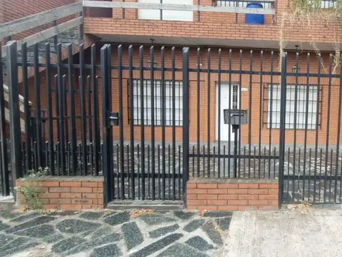 Casa - Alquiler - Argentina, Tres de Febrero - Lisandro de la Torre 3400