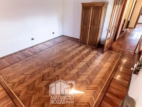 CASA DE 4 DORMITORIOS EN ARROYITO RESIDENCIAL