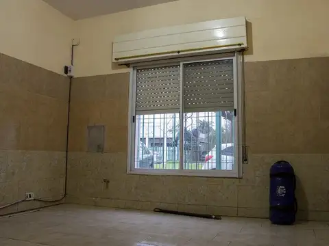 Depto Tipo Casa en Alquiler en Belen De Escobar, $ 600.000