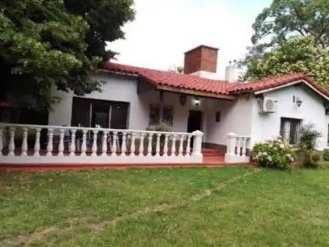 Casa en venta - 4 Dormitorios 2 Baños - Cochera - 2.038Mts2 - Tortuguitas