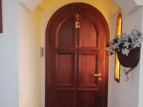 CASA AMPLIA DE 4 AMBIENTES CON PARQUE, PILETA Y QUINCHO