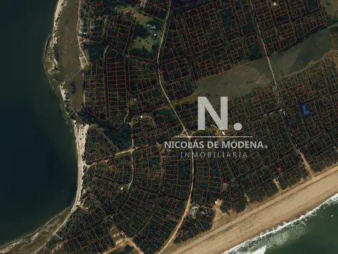 Vende terreno en Costa Bonita.