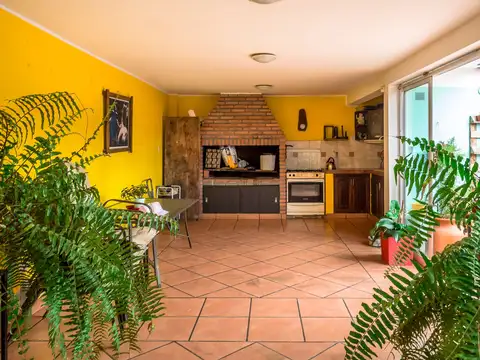 Casa 7 ambientes con 3 baños