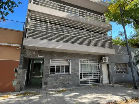 DEPARTAMENTO 2 AMBIENTES Y MEDIO FRENTE CON BALCON TERRAZA APTO PROFESIONAL