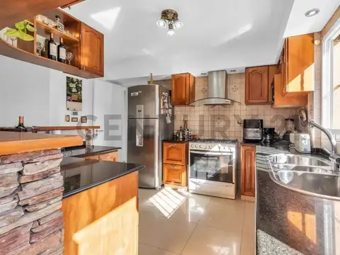VENTA CASA 6 AMBIENTES EN ITUZAINGO