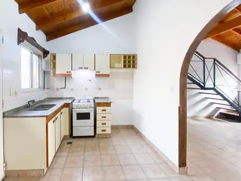 Depto Tipo Casa en Alquiler de 4 ambientes