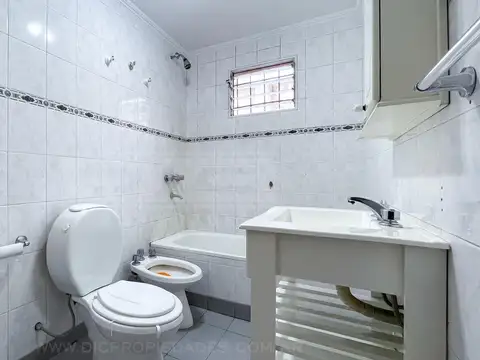 Depto Tipo Casa en Alquiler con 1 cocheras