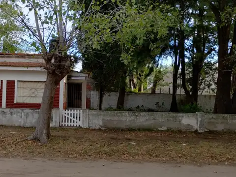 Las Toninas - Casa en Esquina Sobre Lote 11 x 20 mts - Calle 34 y 9