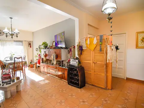 Departamento 3 amb. con balcón al frente - Av. Libertad y Misiones
