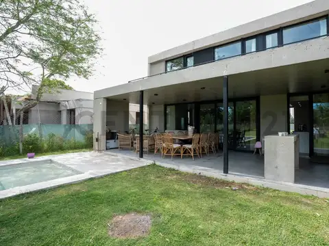 VENTA DE CASA EN BARRIO CERRADO