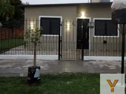 Casa en venta - 2 Dormitorios 1 Baño - Ezeiza