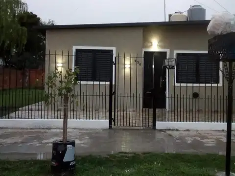 Casa en venta - 2 Dormitorios 1 Baño - Ezeiza