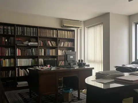 San Martín (Sarmiento 1955) Depto 4 amb. 150m2. Apto profesional