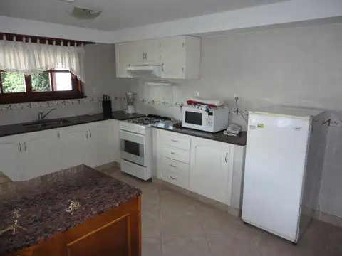 Casa 6 ambientes con 4 baños