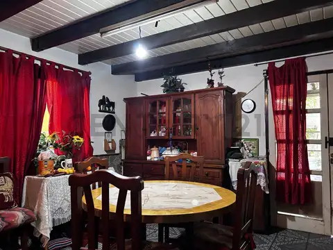 Casa 4 ambientes con 2 baños
