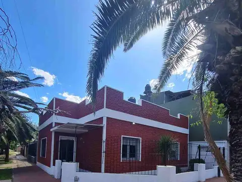 VENTA CASA 4 AMB. BARRIO BALZARETTI.