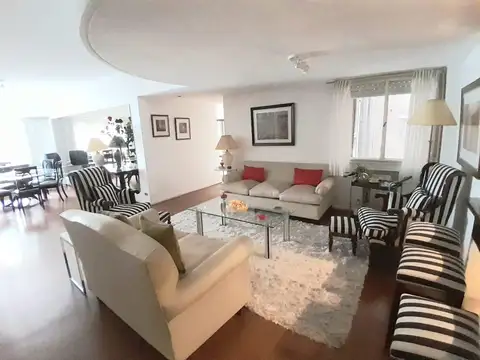 Excelente ubicación, piso ato al frente.