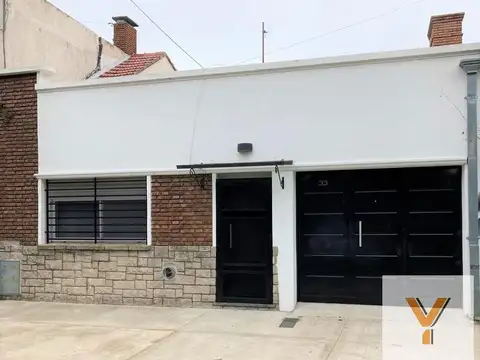 Casa en venta - 2 Dormitorios 2 Baños - 268mts2 - Don Bosco