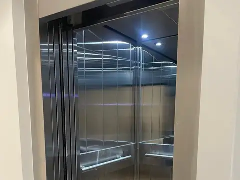 DEPARTAMENTO EN ALQUILER C/COCHERA Y AMPLIO BALCÓN