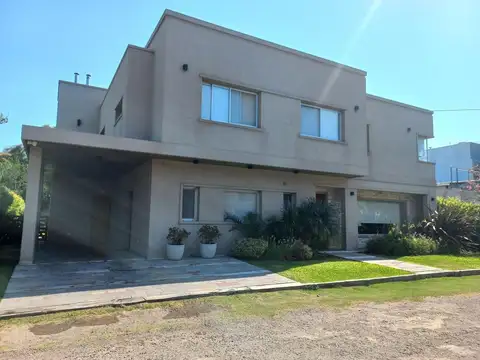 Casa en Venta Barrio La Selva Berazategui