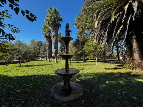 Avenida Valeria de Crotto 1000