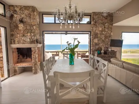 Casa 5 ambientes con 3 baños
