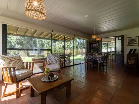 Casa en Venta con 2 cocheras