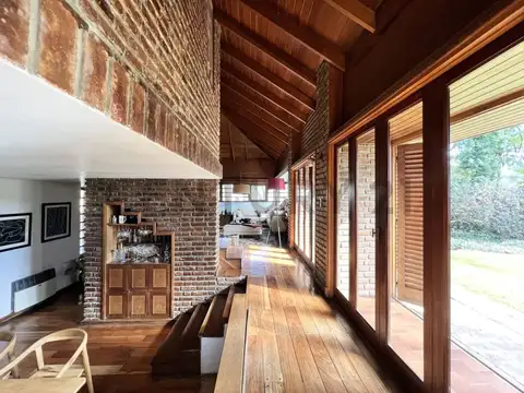 Casa en Venta con 4 cocheras
