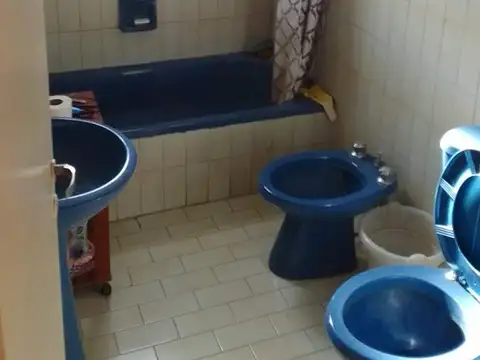 Cucha Cucha e/ Remedios Escalada de San Martín y Luis Beláustegui