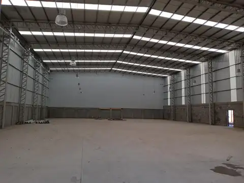 Excelente Nave de 1.040 m2 en Complejo con seguridad - El Talar