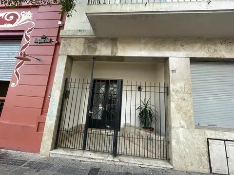 Departamento en alquiler, de tres dormitorios. La Plata, centro.