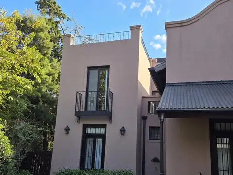 Casa 6 ambientes con 3 baños